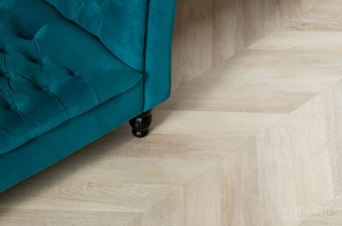 Кварцвиниловый SPC ламинат Vinilam Parquet Chevron Шеврон Сезар RI4445118CL4 французская елка 1293×305×8,5