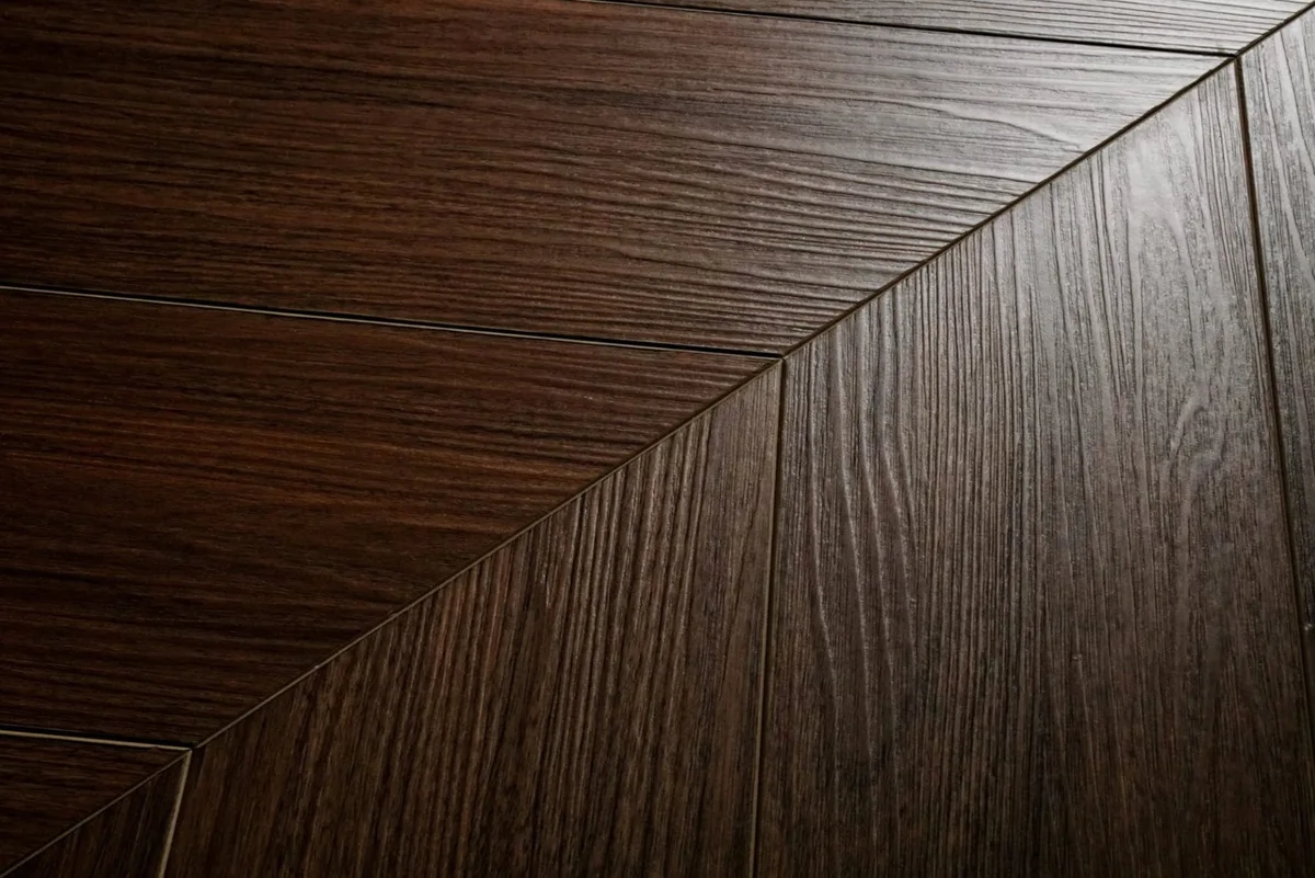 Кварцвиниловая плитка Damy Floor клеевая Chevron LVT Блуа DF08-Ch-LVT французская елка 600×127×2,5