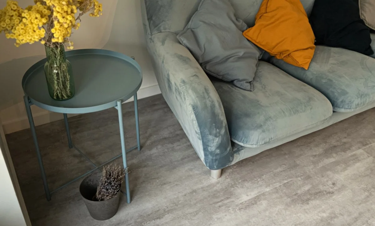 Кварцвиниловый SPC ламинат Vinilam Ceramo Stone Цемент Светлый 71614 940×470×8