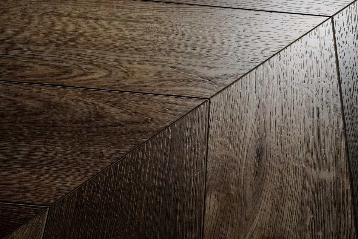 Кварцвиниловый SPC ламинат Damy Floor Chevron Сен-Жермен DF05-Ch французская елка 600×127×5
