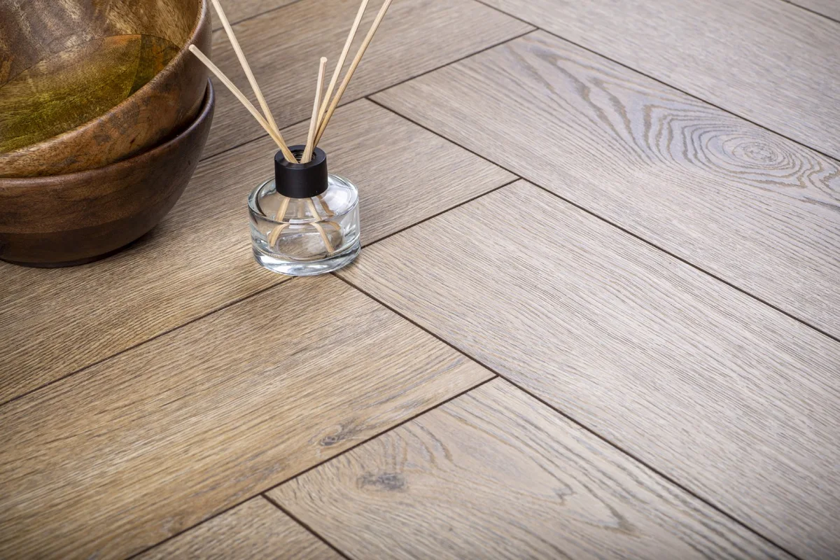 Ламинат Homflor Herringbone 8 BR Praline/Cajun Oak 535 венгерская елка 644×143×8