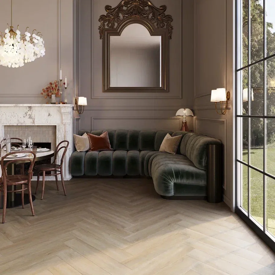 Кварцвиниловая плитка Invictus клеевая Maximus Herringbone Divine Oak Champagne венгерская елка 749×150×2,5