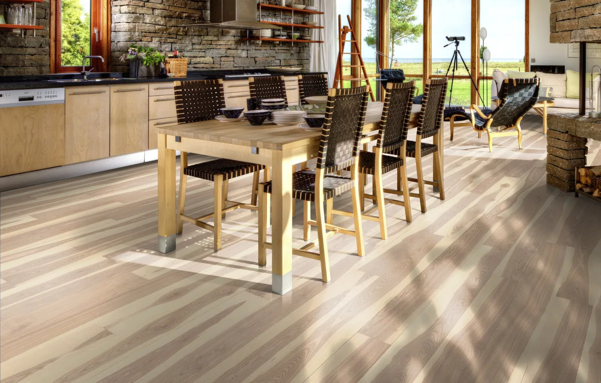 Паркетная доска Kahrs Песочная Ясень Сендвиг Sandvig 151L87AK0VKW220 Lively 2266×187×15