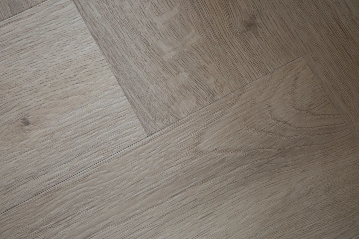 Кварцвиниловая плитка Vinilam клеевая Vinilpol Herringbone Glue Паркет Палладио 9944 венгерская елка 609,6×152,4×2,5