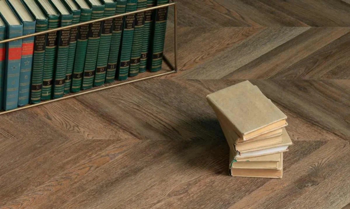 Кварцвиниловая плитка Vinilam клеевая Parquet Chevron Glue Шеврон Нормандия RI153610CL4 французская елка 690×115×2,5
