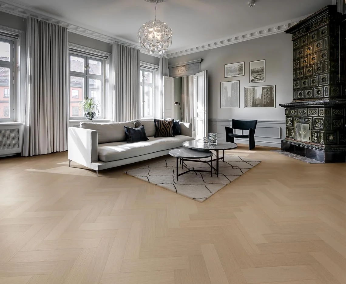 Паркетная доска Kahrs Life Authentic Herringbone Oak Mint Right LTCLRW5003R-121 Calm венгерская елка 593×121×10