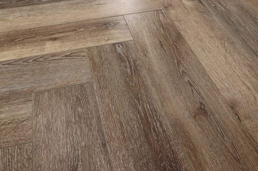 Кварцвиниловый SPC ламинат Cronafloor Herringbone 2.0 Дуб Грас H017 венгерская елка 640×128×4,5