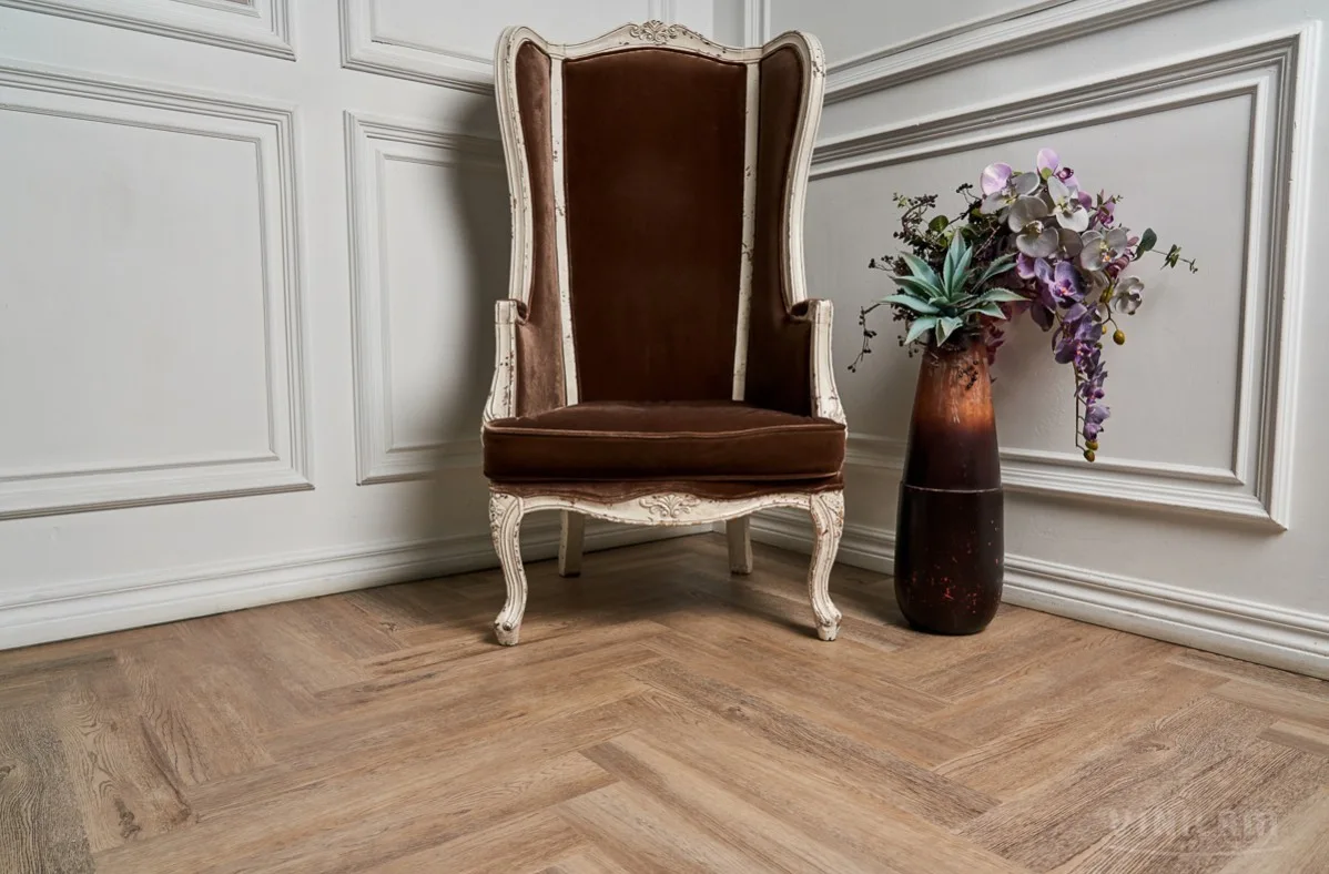 Кварцвиниловый SPC ламинат Vinilam Parquet Herringbone Паркет Северный IS11133 венгерская елка 720×120×6,5