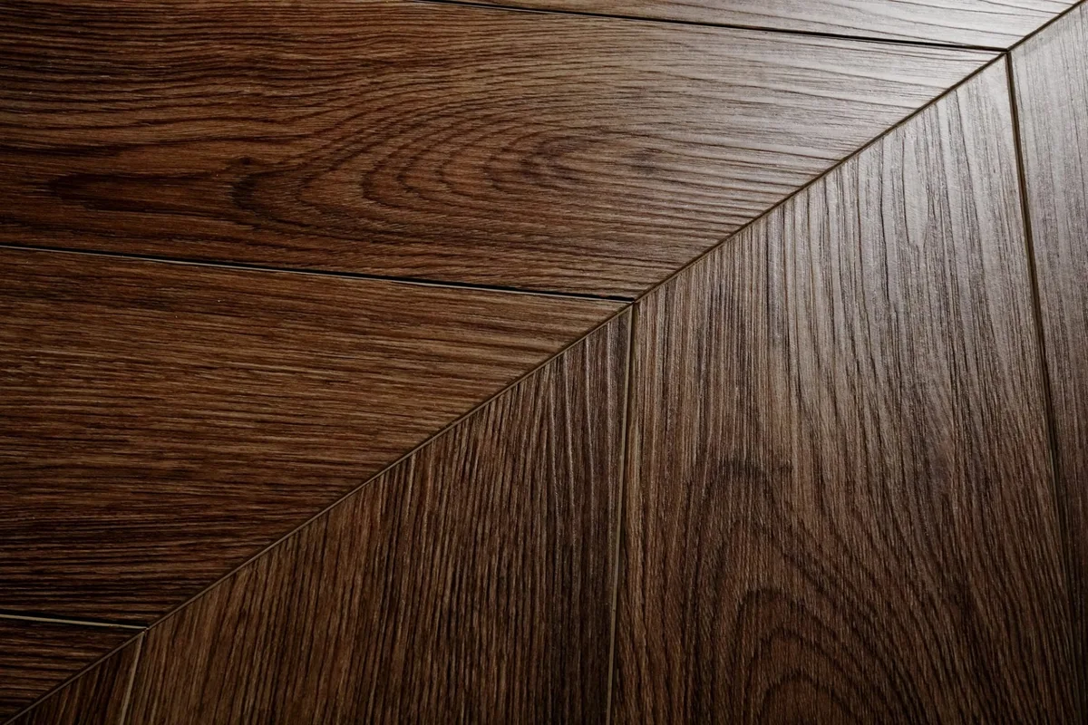 Кварцвиниловый SPC ламинат Damy Floor Chevron Шайо DF07-Ch французская елка 600×127×5