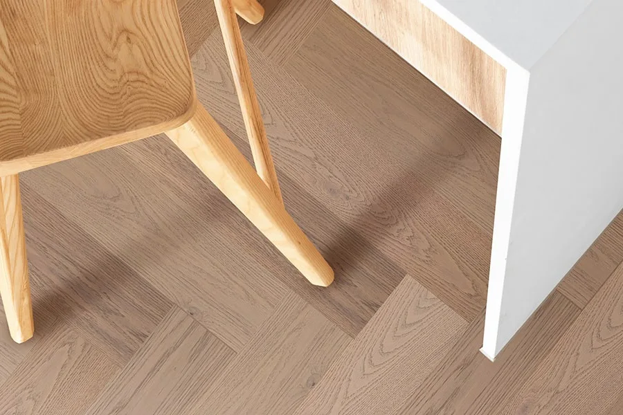 Паркетная доска Auswood Travel Herringbone Oak Samos NFH402 HB АBСD венгерская елка 600×125×12