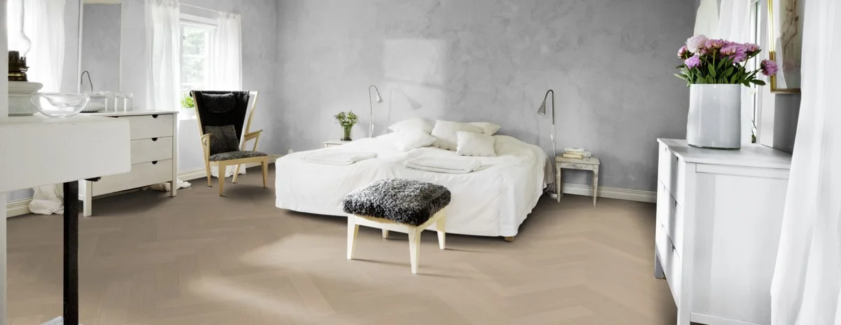 Паркетная доска Kahrs Life Authentic Herringbone Oak Mint Right LTCLRW5003R-121 Calm венгерская елка 593×121×10