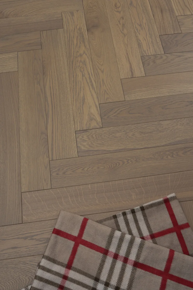 Паркетная доска Karelia Herringbone Дуб Whisper HB 1019ABHB8WHIS111 Natur венгерская елка 600×100×14