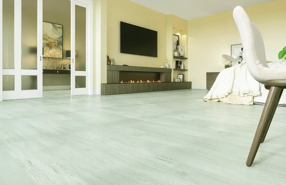 Кварцвиниловый SPC ламинат Home Expert Natural Дуб Зимний лес 1210 / 1028-29 1220×150×3,5