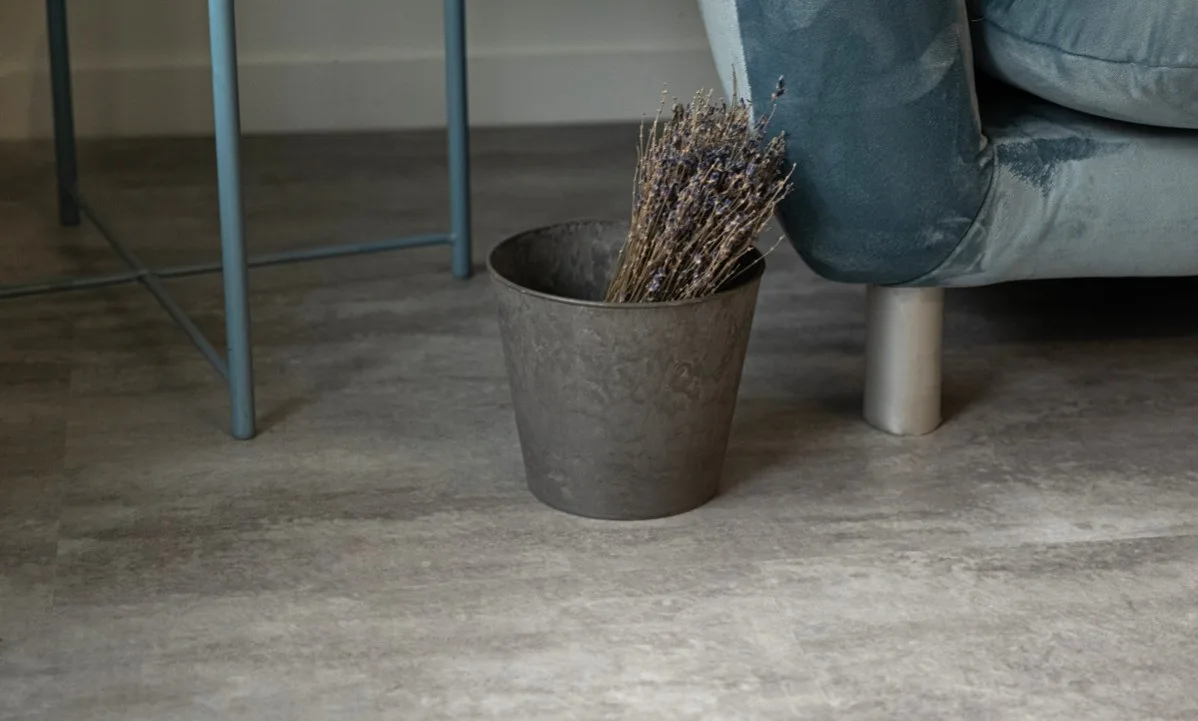 Кварцвиниловый SPC ламинат Vinilam Ceramo Stone Цемент Светлый 71614 940×470×8