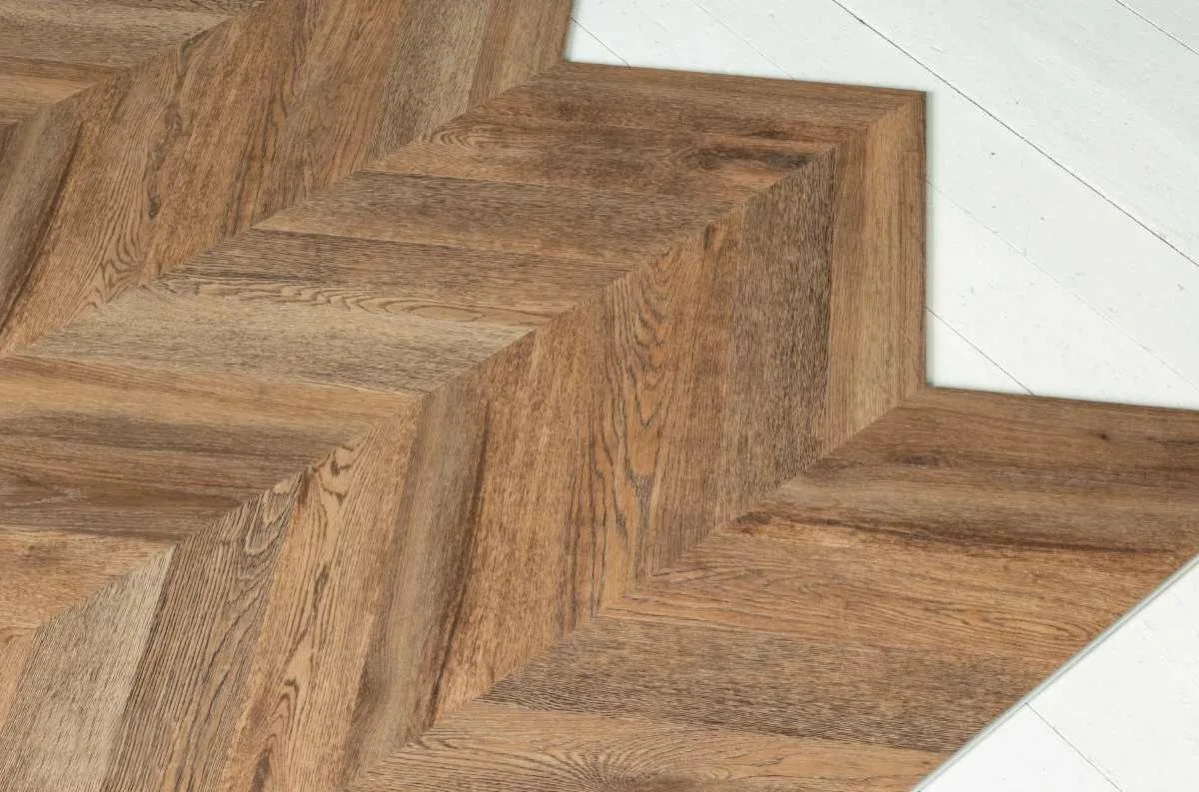 Кварцвиниловый SPC ламинат Vinilam Parquet Chevron Шеврон Нормандия RI153610CL4 французская елка 1293×305×8,5
