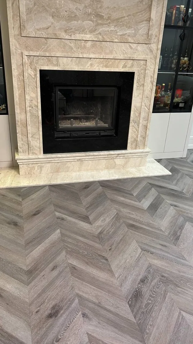 Кварцвиниловый SPC ламинат Vinilam Parquet Chevron Шеврон Легран RI444515CL4 французская елка 1293×305×8,5