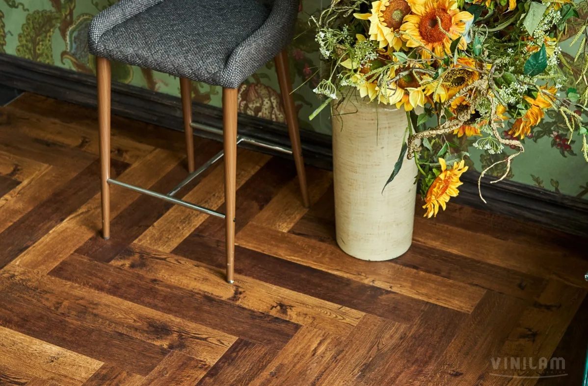 Кварцвиниловый SPC ламинат Vinilam Parquet Herringbone Паркет Парижский IS11155 венгерская елка 720×120×6,5
