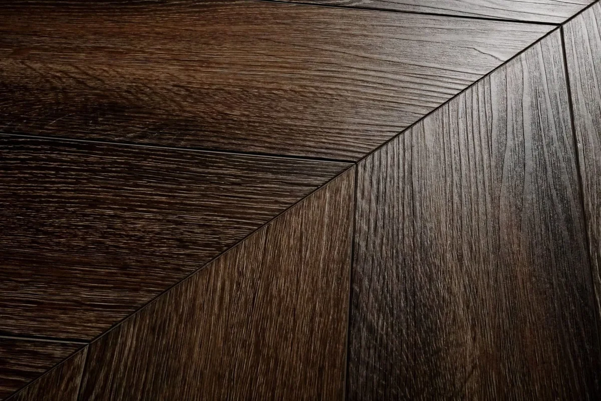 Кварцвиниловая плитка Damy Floor клеевая Chevron LVT Лувр DF04-Ch-LVT французская елка 600×127×2,5