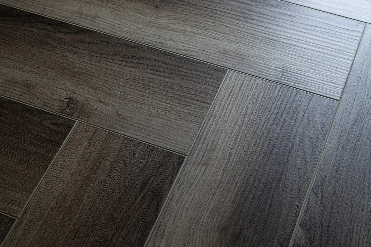 Кварцвиниловая плитка Damy Floor клеевая London LVT Оксфорд 200410EL-12-LVT венгерская елка 590×118×2,5