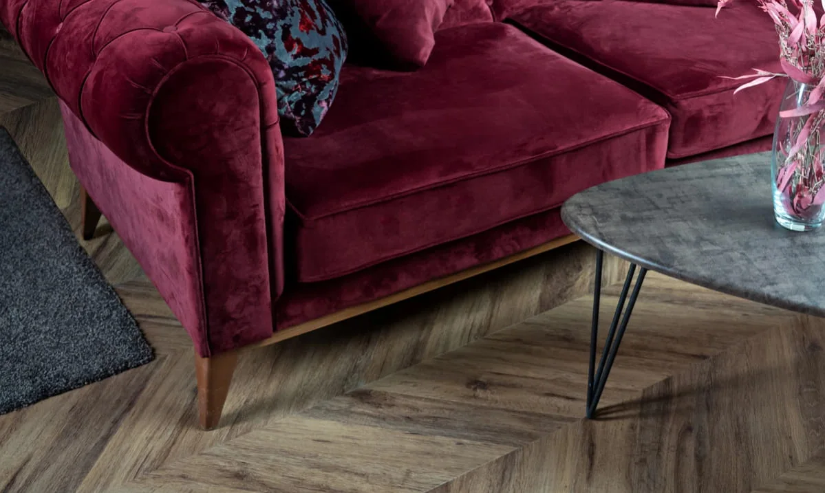 Кварцвиниловая плитка Vinilam клеевая Parquet Chevron Glue Шеврон Лувр I107516 французская елка 690×115×2,5