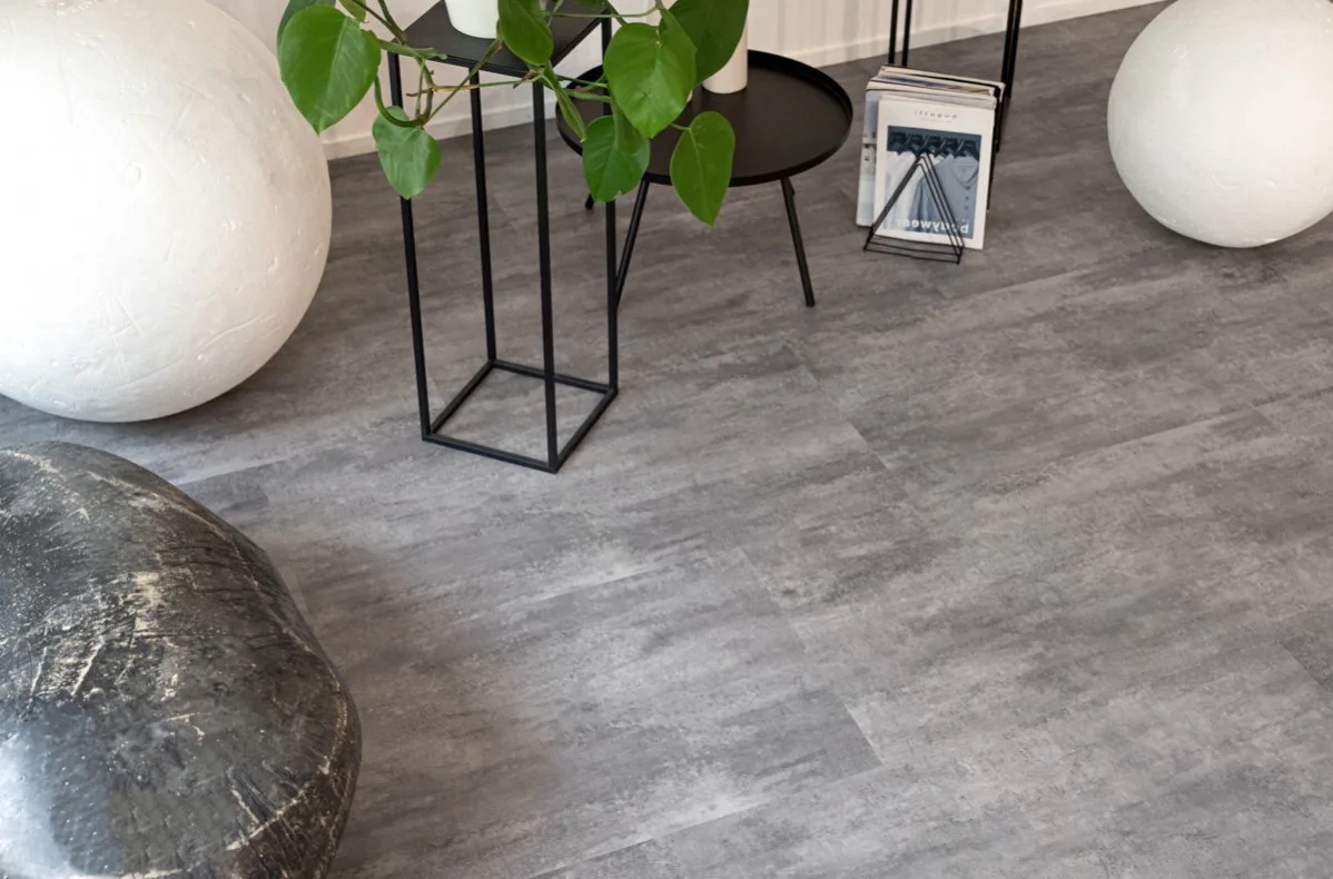 Кварцвиниловая плитка Vinilam клеевая Ceramo Stone Glue Цемент Серый 71616 950×480×2,5