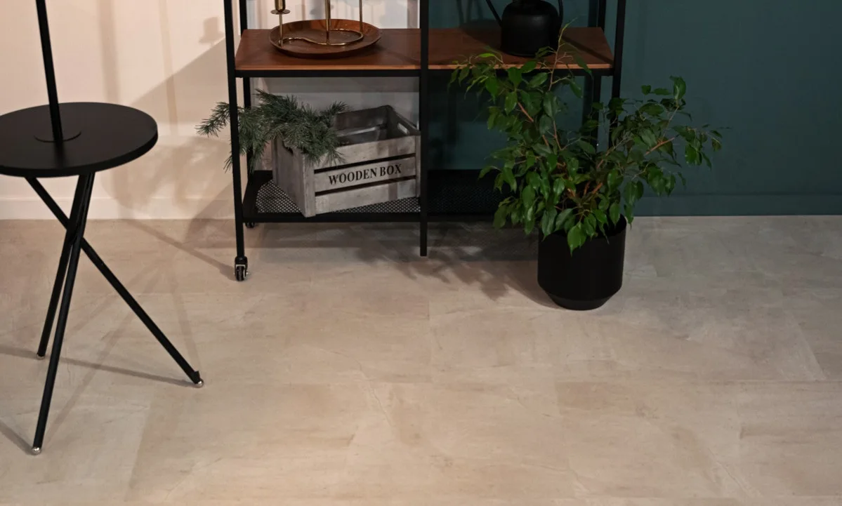 Кварцвиниловый SPC ламинат Vinilam Ceramo Stone Бетон Белый 71615 940×470×8