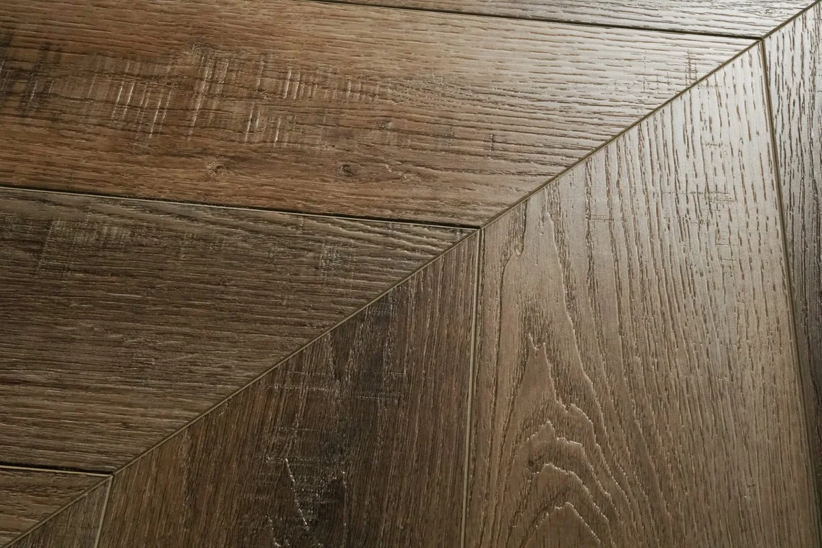 Кварцвиниловый SPC ламинат Damy Floor Chevron Амбуаз DF06-Ch французская елка 600×127×5