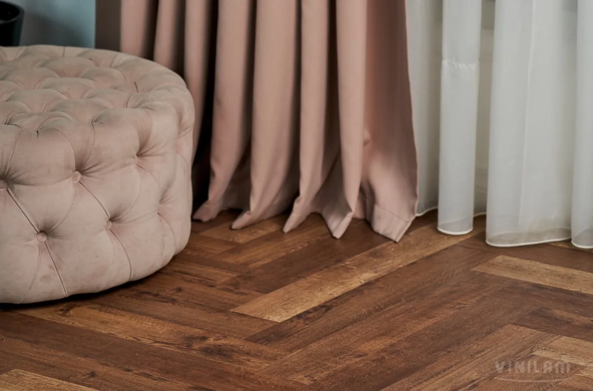 Кварцвиниловый SPC ламинат Vinilam Parquet Herringbone Паркет Версальский IS11177 венгерская елка 720×120×6,5