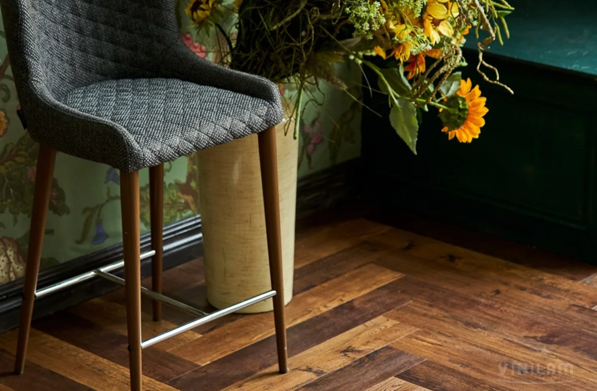 Кварцвиниловый SPC ламинат Vinilam Parquet Herringbone Паркет Парижский IS11155 венгерская елка 720×120×6,5