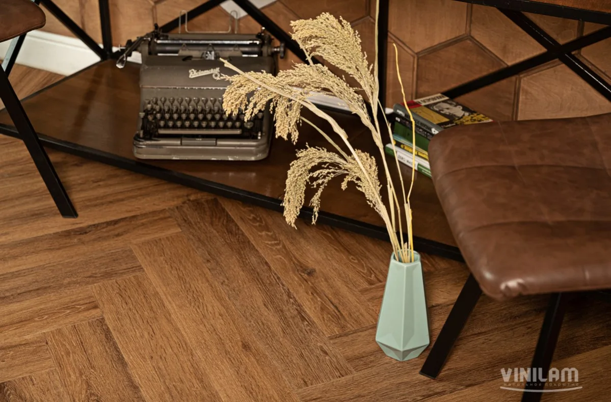 Кварцвиниловый SPC ламинат Vinilam Parquet Herringbone Паркет Де Вилль IS11210 венгерская елка 720×120×6,5
