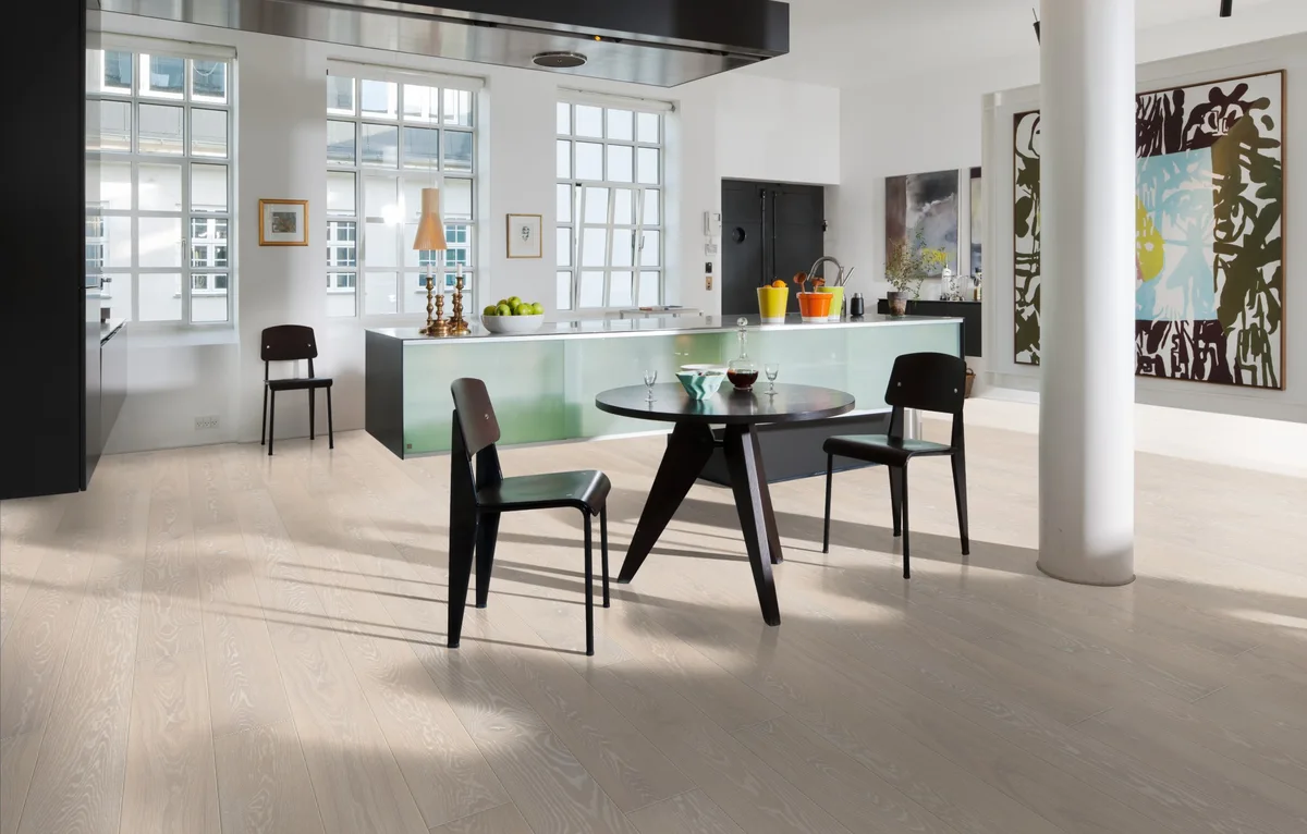 Паркетная доска Kahrs Новая классика Дуб Снег Nouveau Snow 151N8EEK0WKW220 Lively 2266×187×15