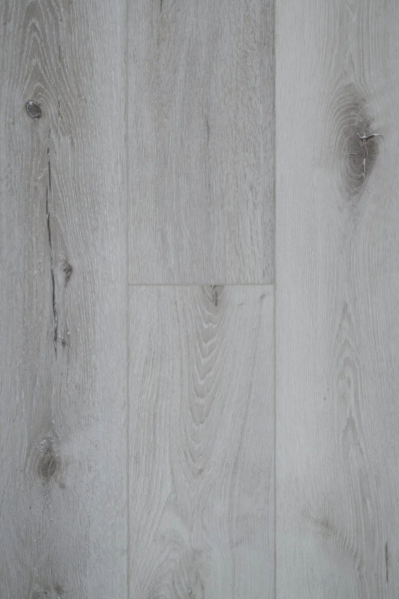 Кварцвиниловый SPC ламинат Damy Floor Family Дуб Классический Серый T7020-2 1220×180×4