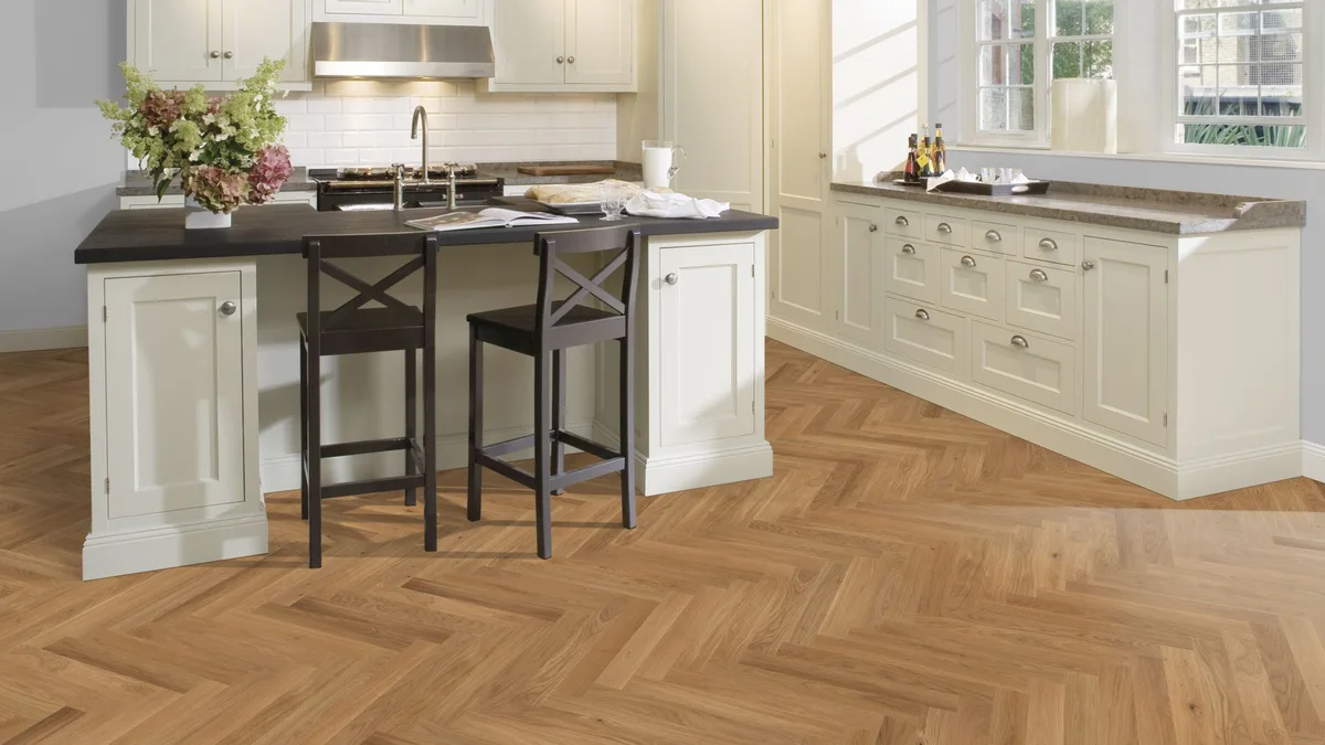 Инженерная доска Kahrs Студио Дуб CD матовый Oak CD matt lacquer HB 111PCDEK09KH050 Lively венгерская елка 490×70×11