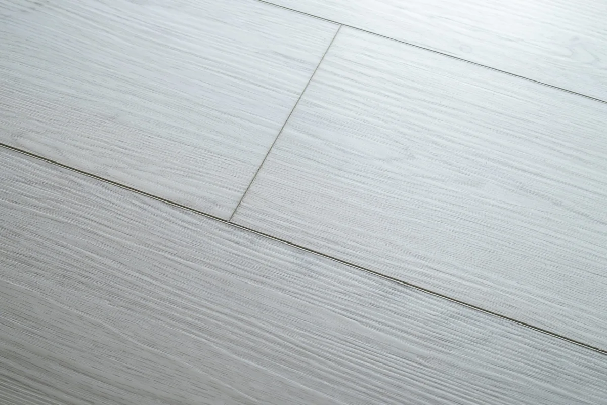Кварцвиниловый SPC ламинат Damy Floor Family Дуб Светлый TCM285-15 1220×180×4