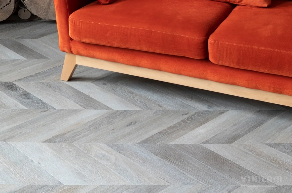 Кварцвиниловый SPC ламинат Vinilam Parquet Chevron Шеврон Легран RI444515CL4 французская елка 1293×305×8,5