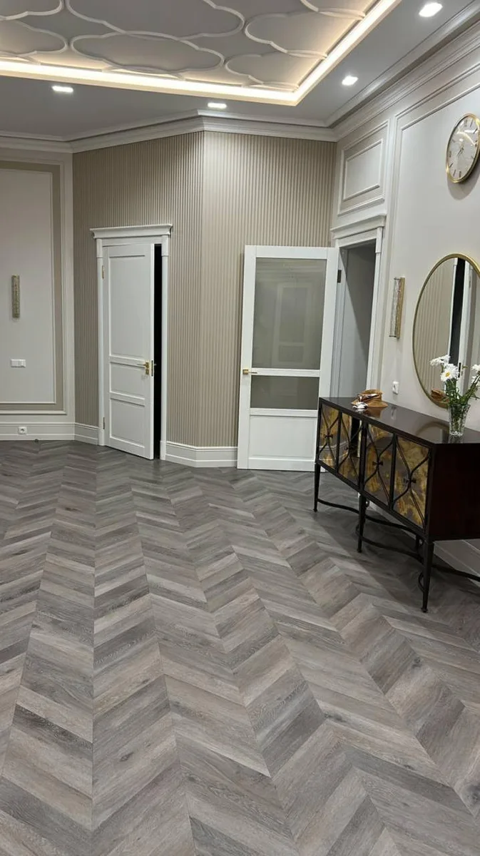 Кварцвиниловый SPC ламинат Vinilam Parquet Chevron Шеврон Легран RI444515CL4 французская елка 1293×305×8,5