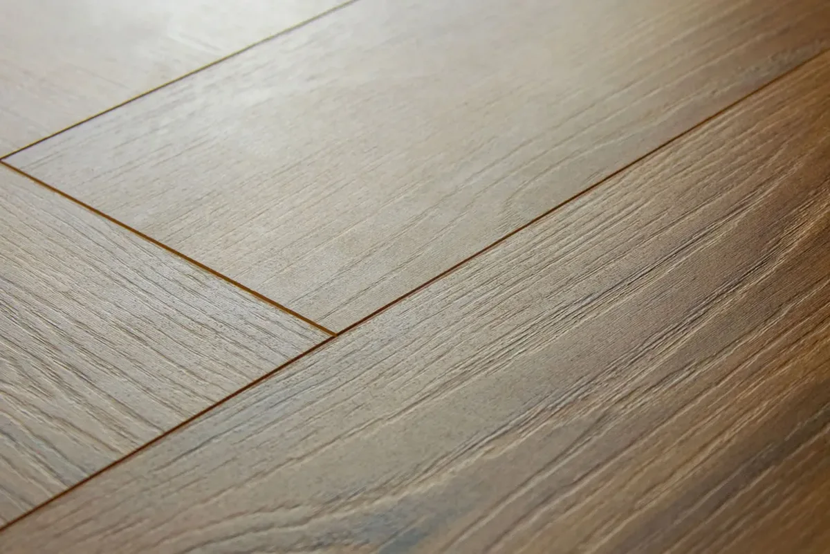 Ламинат My Step Herringbone Manor+ Дуб Корфу венгерская елка MS3710 643×131×10