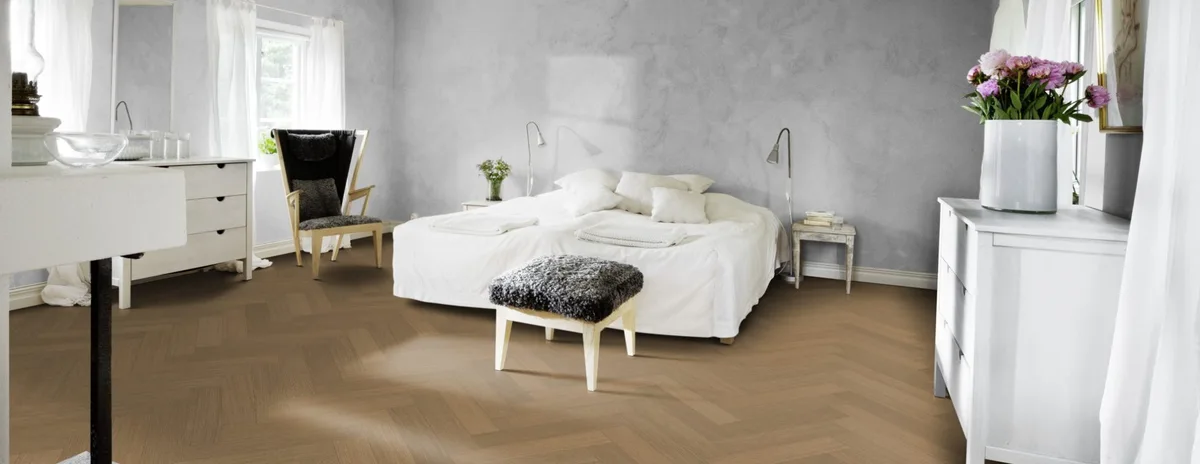 Паркетная доска Kahrs Life Authentic Herringbone Oak Sage Right LTCLRW5004R-121 Calm венгерская елка 593×121×10