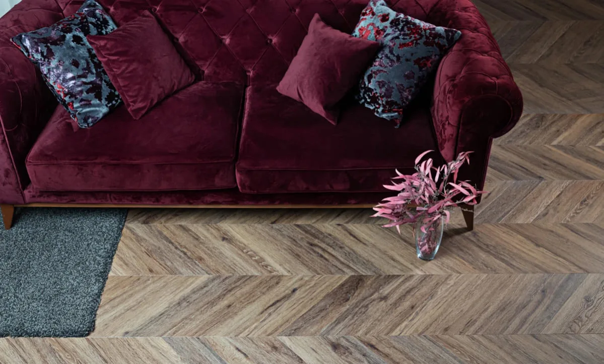 Кварцвиниловая плитка Vinilam клеевая Parquet Chevron Glue Шеврон Лувр I107516 французская елка 690×115×2,5