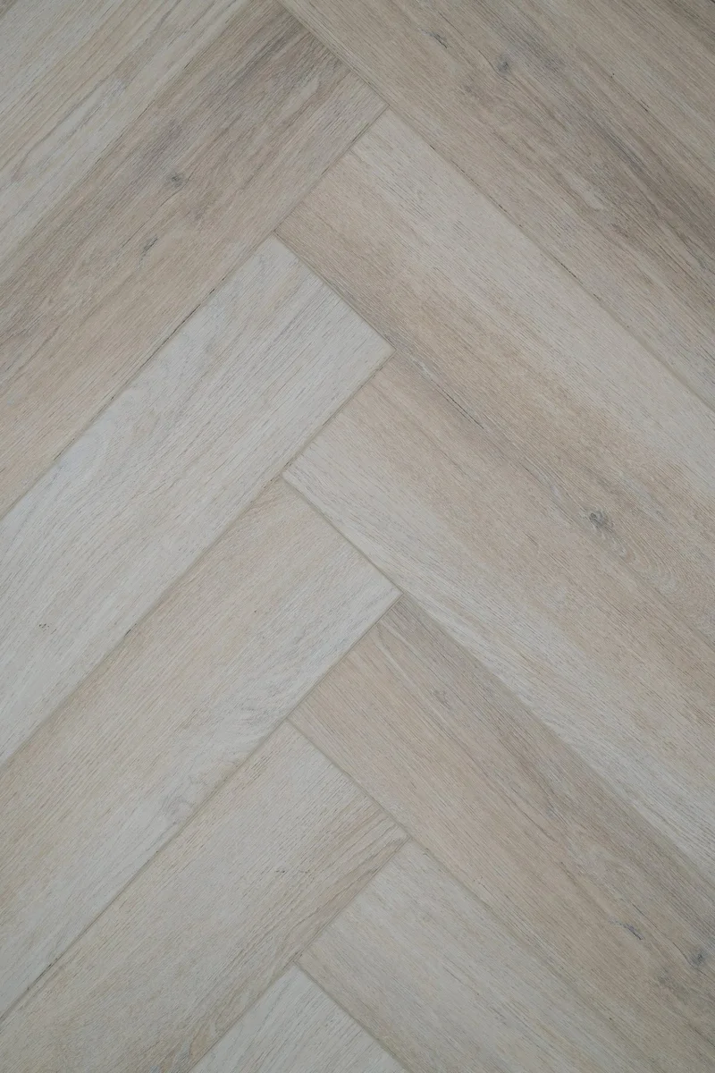Кварцвиниловая плитка Damy Floor клеевая London LVT Честер 200415EL-01-LVT венгерская елка 590×118×2,5
