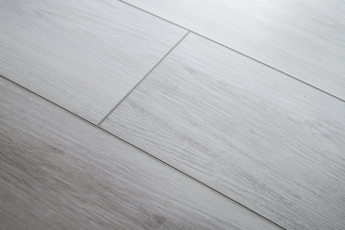 Кварцвиниловый SPC ламинат Damy Floor Family Дуб Альпийский 1536-2 1220×180×4