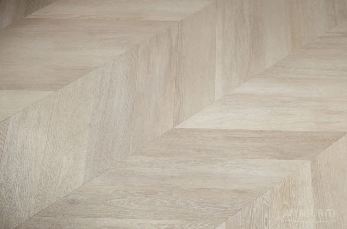Кварцвиниловый SPC ламинат Vinilam Parquet Chevron Шеврон Сезар RI4445118CL4 французская елка 1293×305×8,5