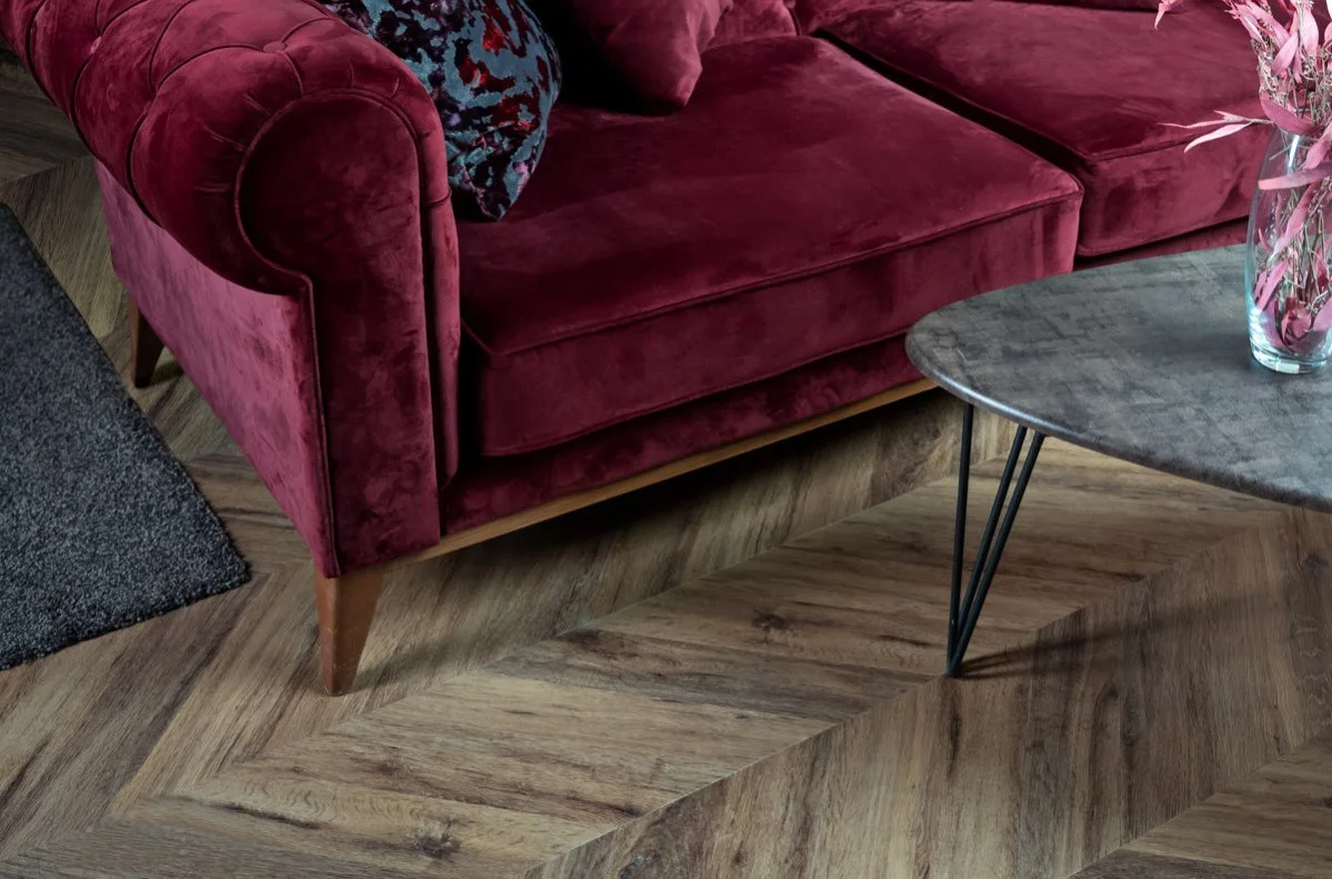 Кварцвиниловый SPC ламинат Vinilam Parquet Chevron Шеврон Лувр I107516 французская елка 1293×305×8,5