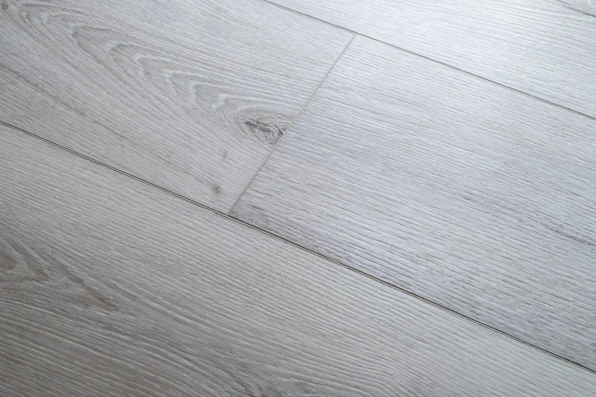 Кварцвиниловый SPC ламинат Damy Floor Family Дуб Классический Серый T7020-2 1220×180×4