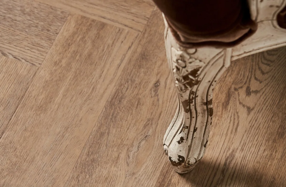 Кварцвиниловый SPC ламинат Vinilam Parquet Herringbone Паркет Северный IS11133 венгерская елка 720×120×6,5