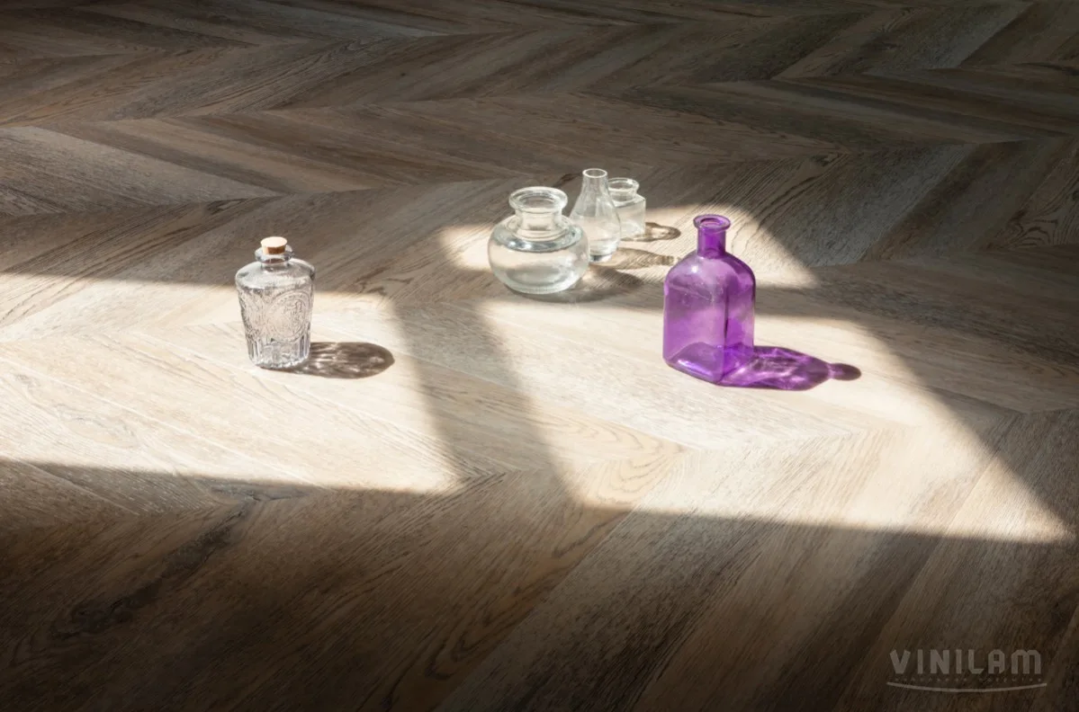 Кварцвиниловый SPC ламинат Vinilam Parquet Chevron Шеврон Шампань RI153616CL4 французская елка 1293×305×8,5