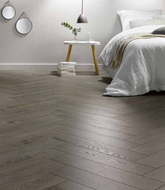 Ламинат Homflor Herringbone 8 BR Volcano 542 венгерская елка 644×143×8