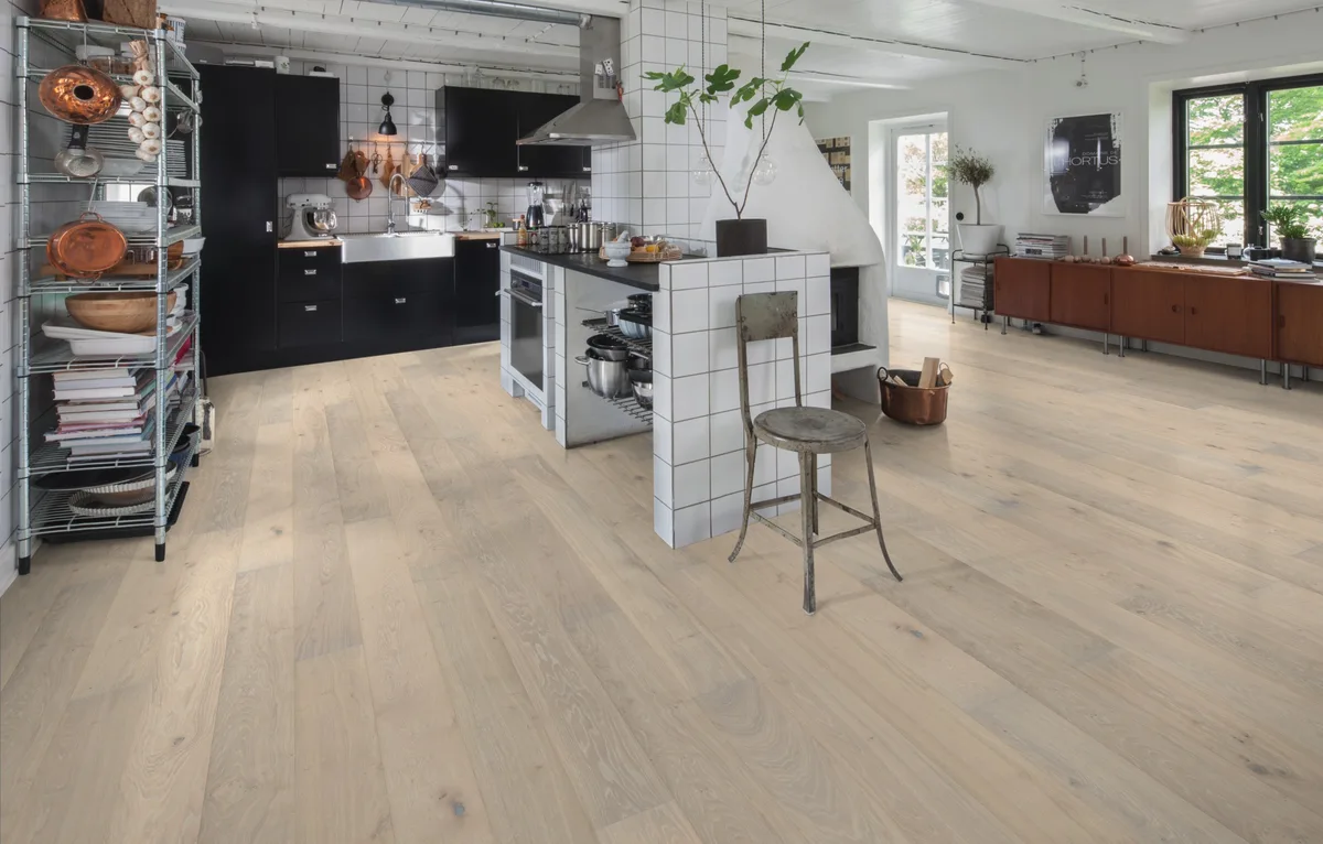 Паркетная доска Kahrs Новая классика Дуб Блонд Nouveau Blonde 151N8AEKP1KW240 Lively 2420×187×15
