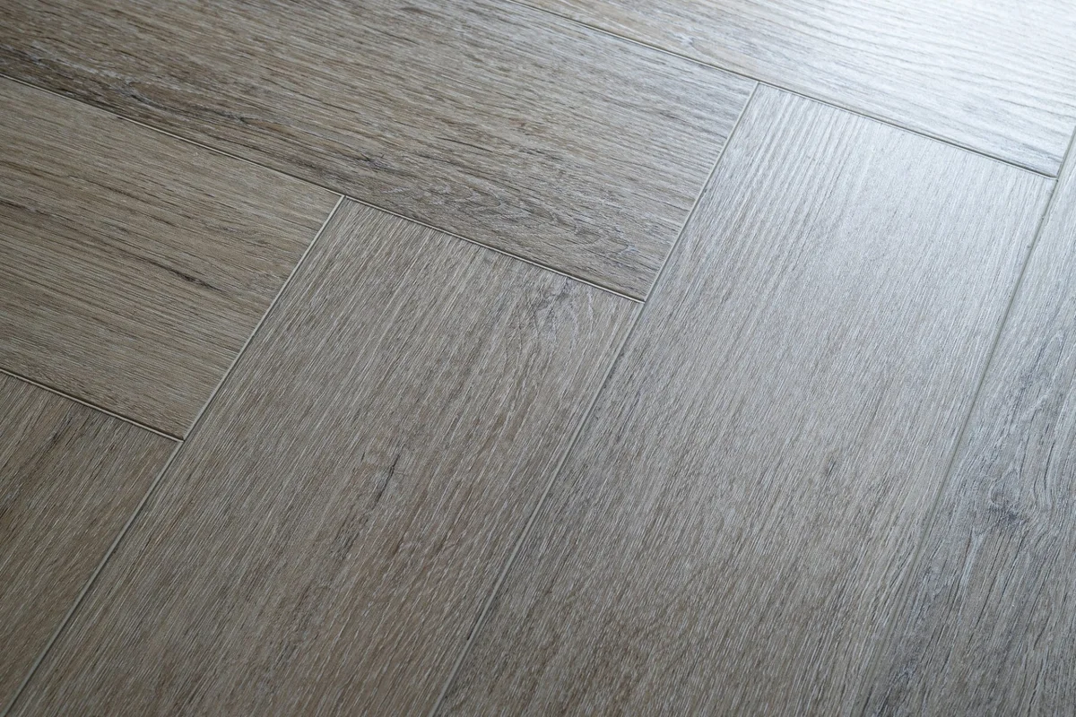 Кварцвиниловая плитка Damy Floor клеевая London LVT Бристоль 191023EL-02-LVT венгерская елка 590×118×2,5
