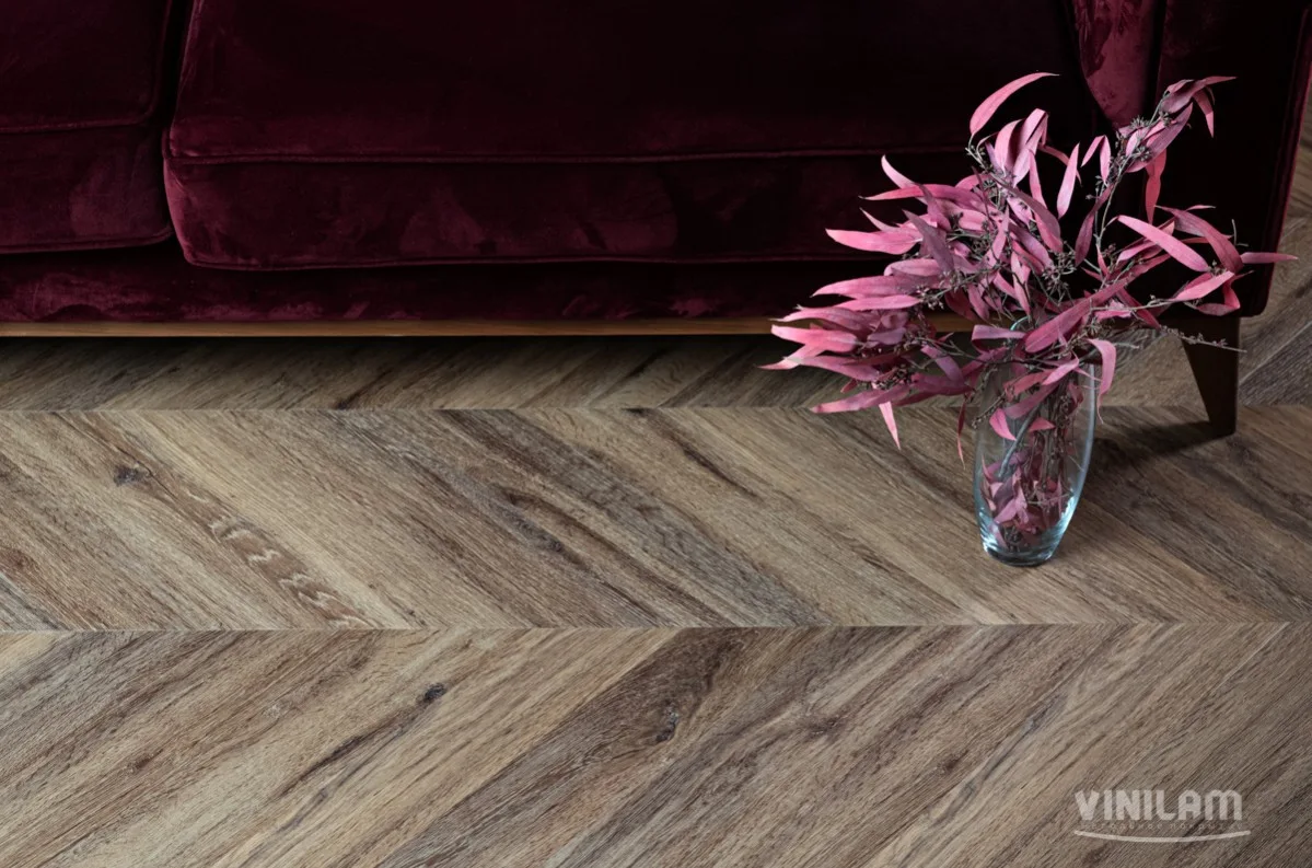 Кварцвиниловый SPC ламинат Vinilam Parquet Chevron Шеврон Лувр I107516 французская елка 1293×305×8,5